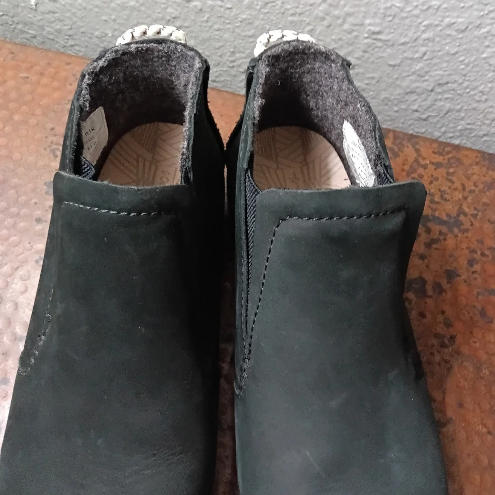 OluKai Sz. 7 Hawai'iloa Manu Hope Boots in Lava Rock
